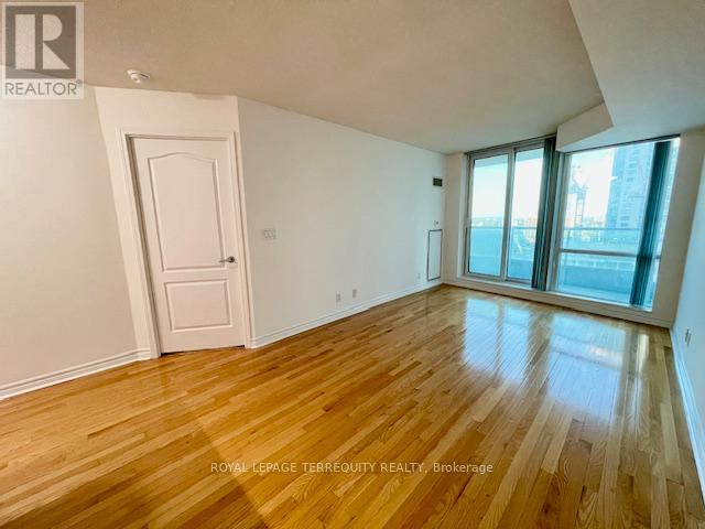 1104 - 1 Elm Drive W, Mississauga, Ontario  L5B 4M1 - Photo 5 - W12913514