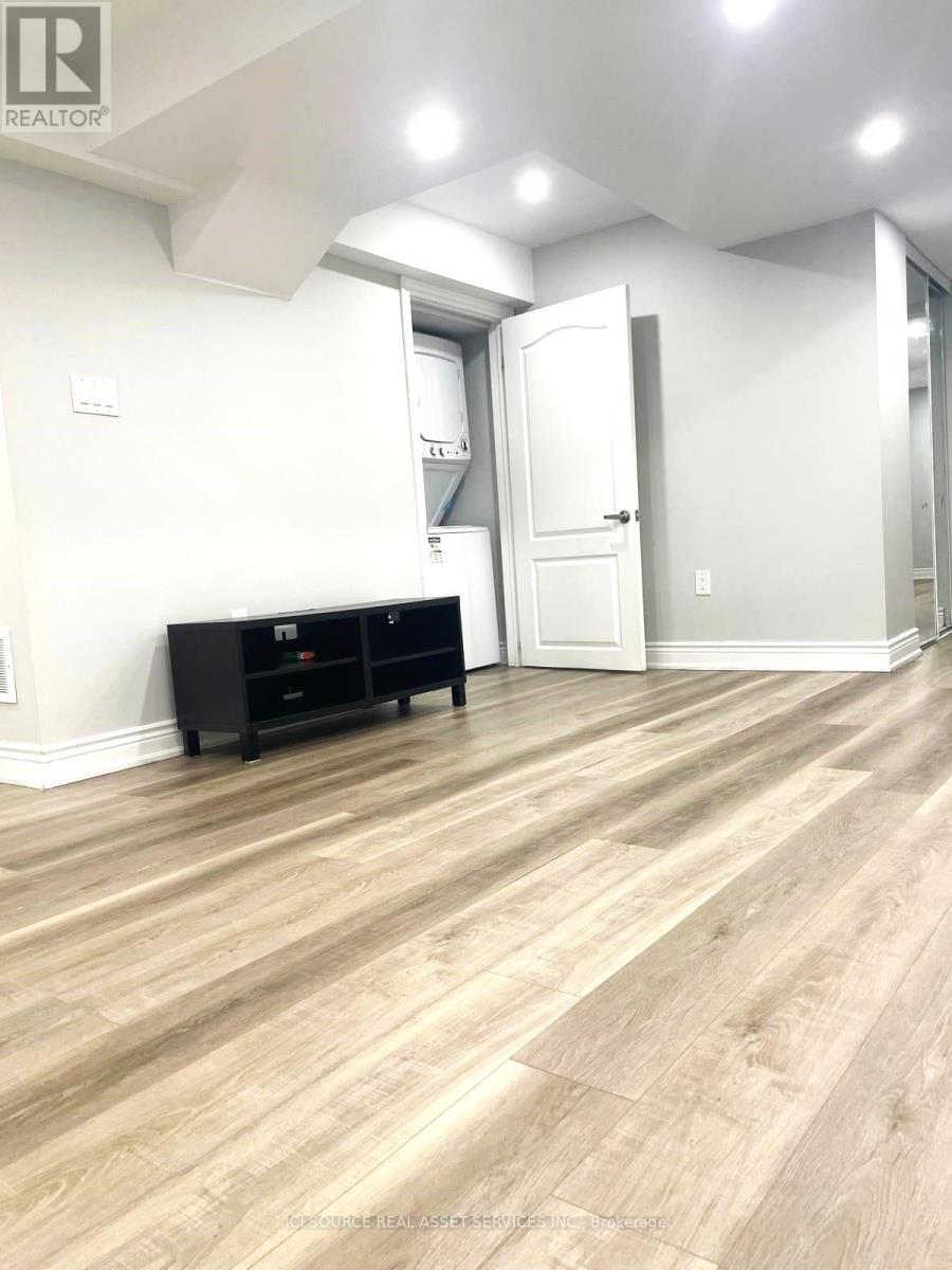 Lower - 142 Yates Drive, Milton, Ontario  L9E 1S7 - Photo 5 - W12913810