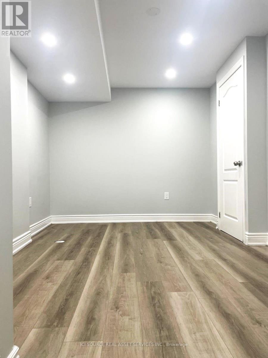 Lower - 142 Yates Drive, Milton, Ontario  L9E 1S7 - Photo 8 - W12913810