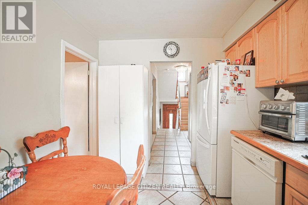 347 Harvie Avenue, Toronto, Ontario  M6E 4L6 - Photo 12 - W12913816