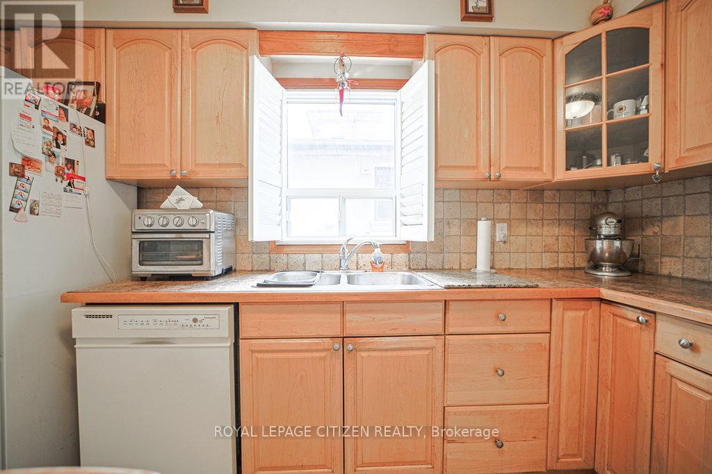 347 Harvie Avenue, Toronto, Ontario  M6E 4L6 - Photo 13 - W12913816