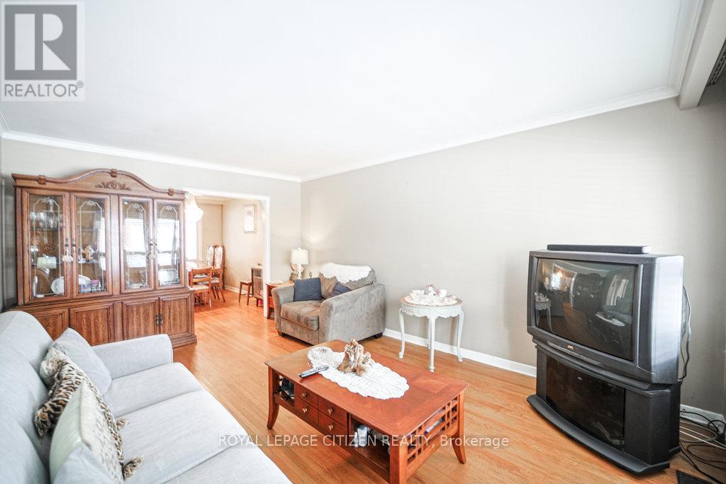 347 Harvie Avenue, Toronto, Ontario  M6E 4L6 - Photo 20 - W12913816