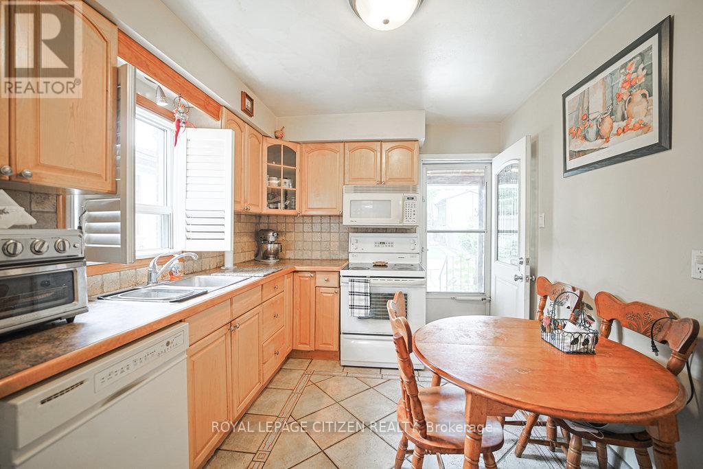 347 Harvie Avenue, Toronto, Ontario  M6E 4L6 - Photo 9 - W12913816