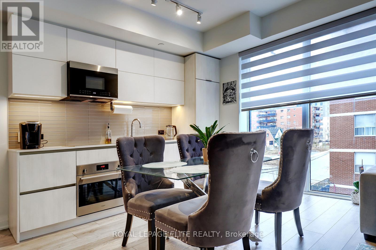 318 - 21 Park Street E, Mississauga, Ontario  L5G 0C2 - Photo 11 - W12913818