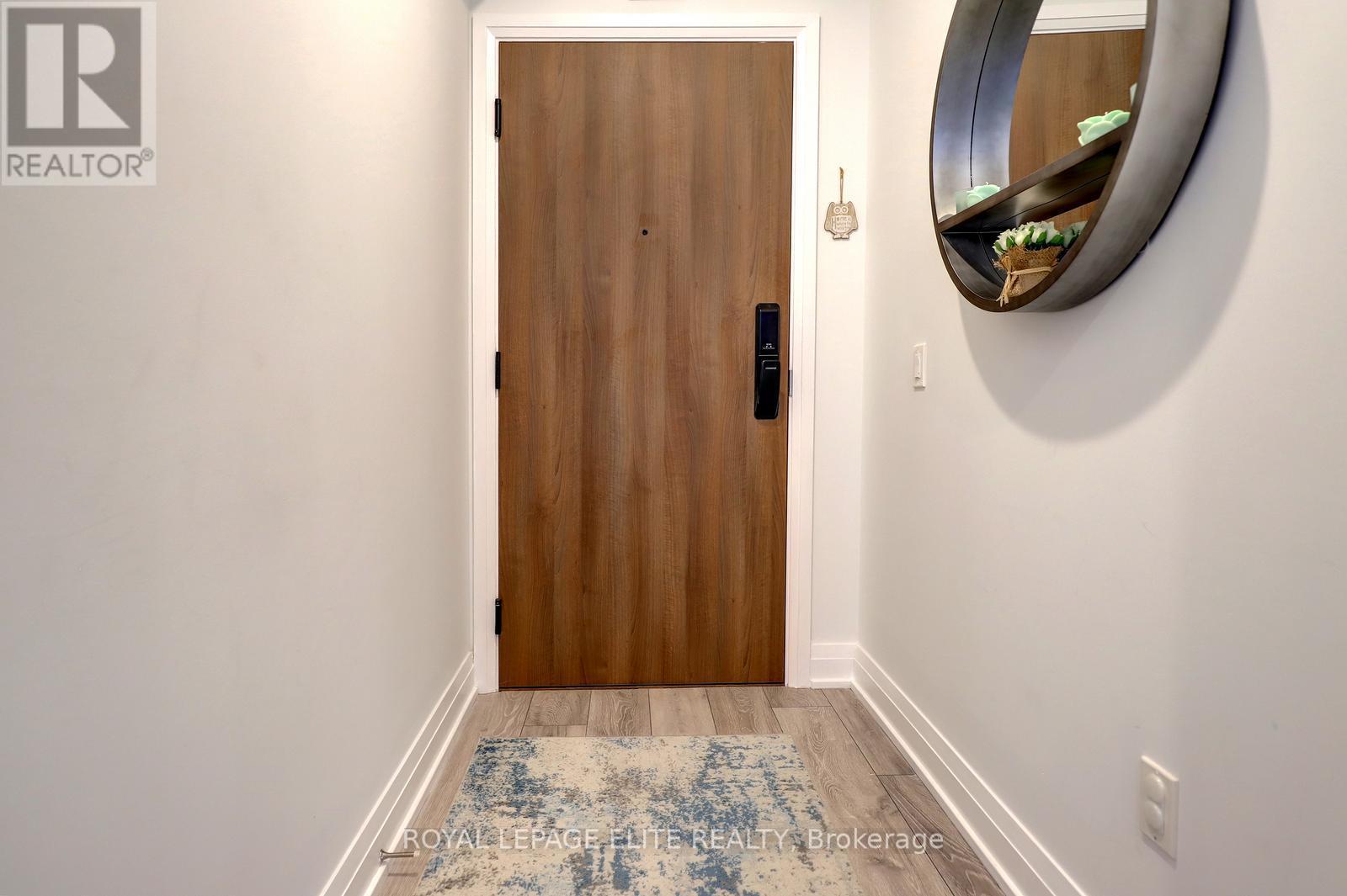 318 - 21 Park Street E, Mississauga, Ontario  L5G 0C2 - Photo 4 - W12913818