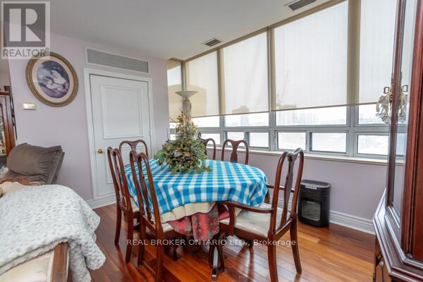 405 - 1 Belvedere Court, Brampton, Ontario  L6V 4M6 - Photo 10 - W12913858