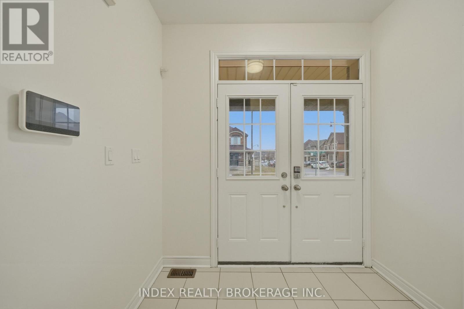 80 George Gray Drive, Brampton, Ontario  L6R 4A1 - Photo 3 - W12913860