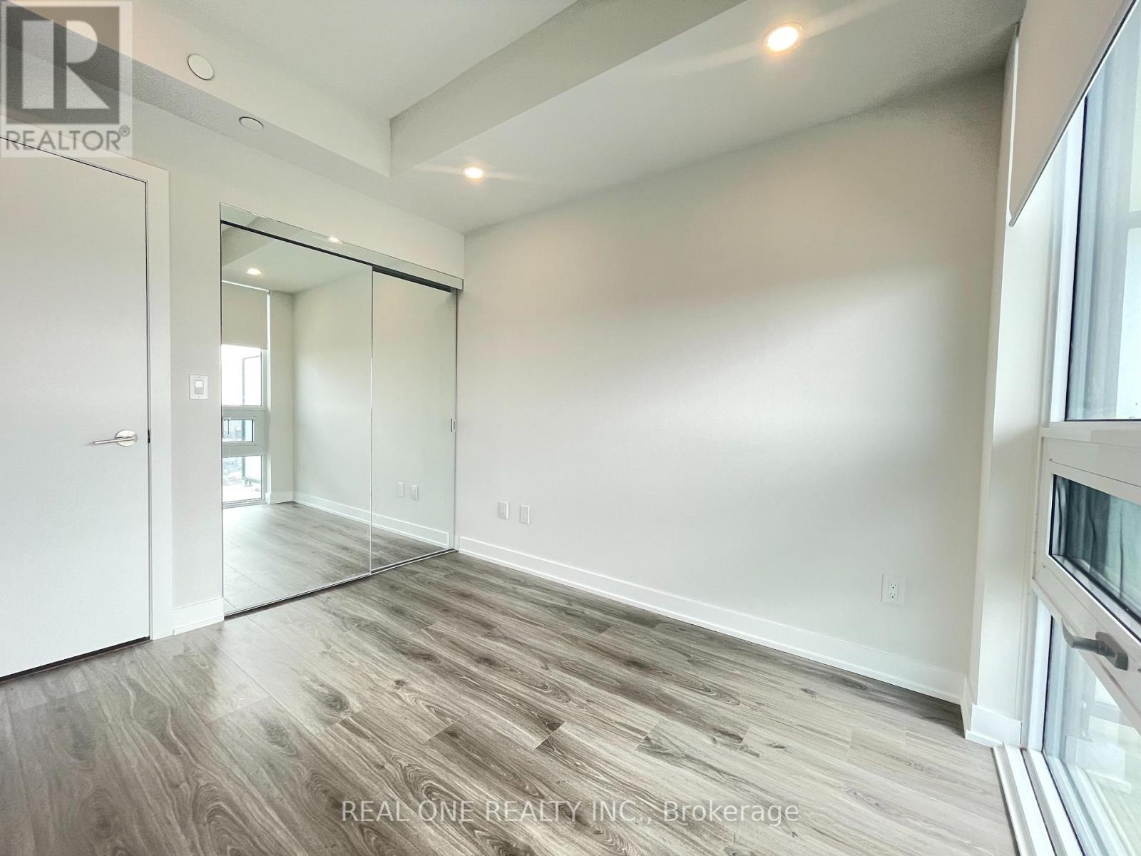 2208 - 430 Square One Drive, Mississauga, Ontario  L5B 0L6 - Photo 17 - W12913874