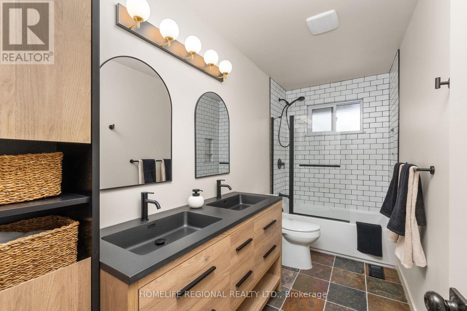 42 Manorhampton Drive, Toronto, Ontario  M9P 1E2 - Photo 14 - W12913894