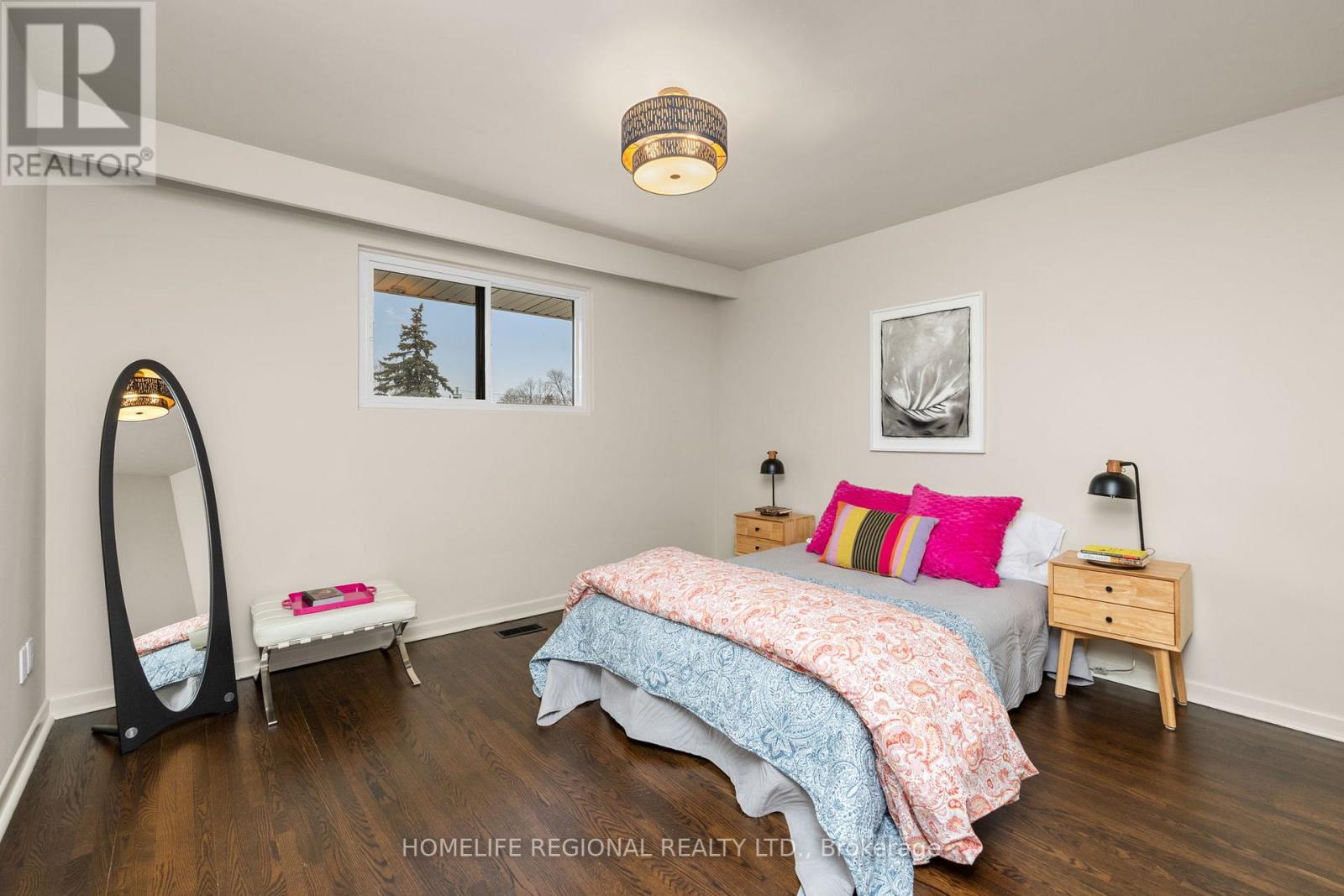 42 Manorhampton Drive, Toronto, Ontario  M9P 1E2 - Photo 15 - W12913894