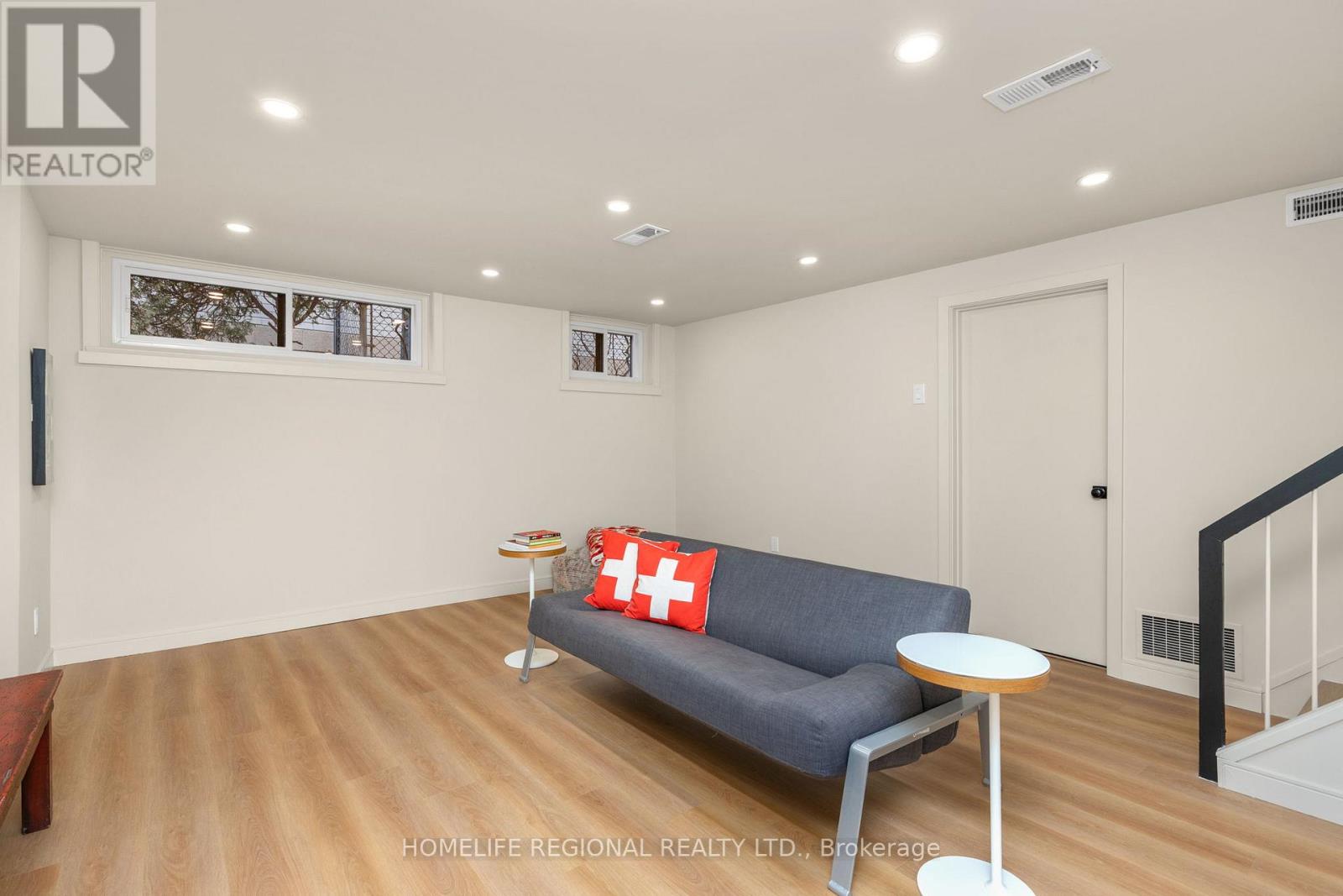 42 Manorhampton Drive, Toronto, Ontario  M9P 1E2 - Photo 24 - W12913894