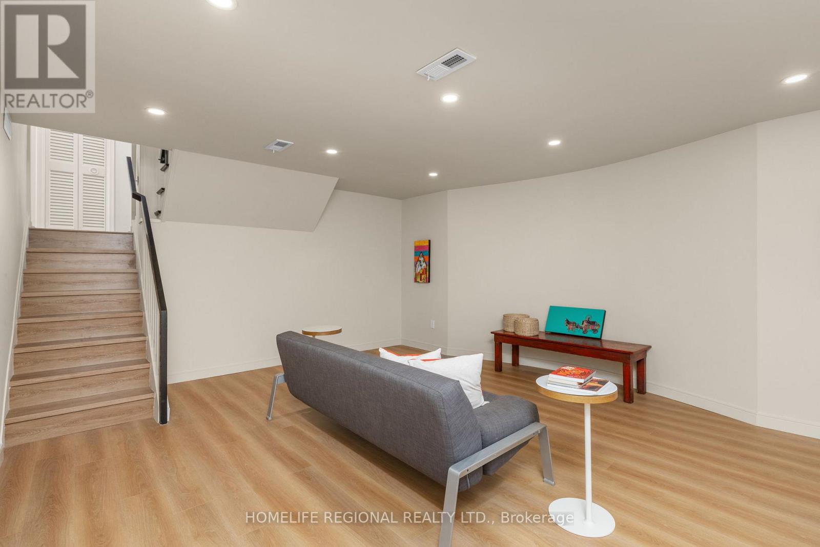 42 Manorhampton Drive, Toronto, Ontario  M9P 1E2 - Photo 25 - W12913894