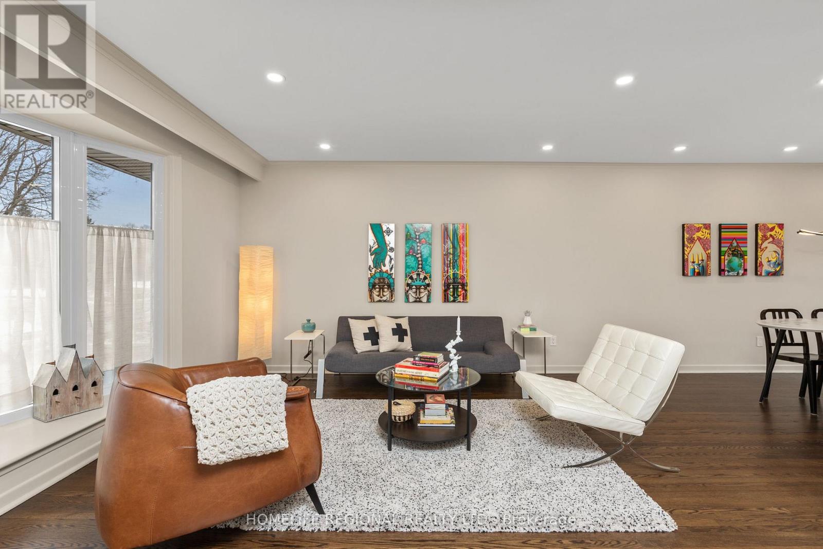 42 Manorhampton Drive, Toronto, Ontario  M9P 1E2 - Photo 3 - W12913894