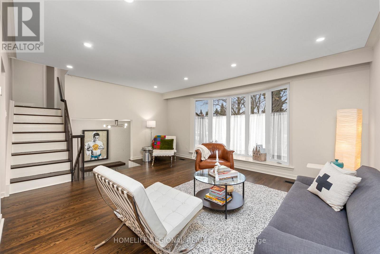 42 Manorhampton Drive, Toronto, Ontario  M9P 1E2 - Photo 4 - W12913894