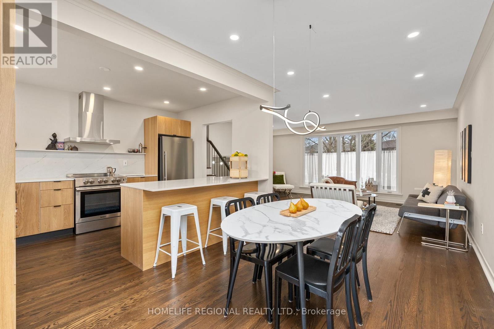 42 Manorhampton Drive, Toronto, Ontario  M9P 1E2 - Photo 8 - W12913894