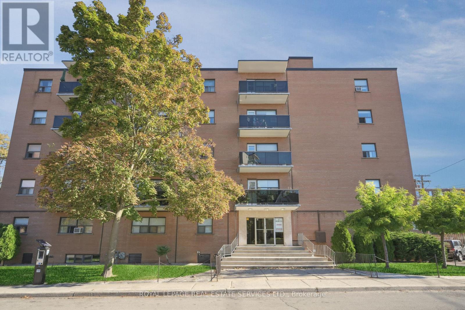 401 - 7 Helene Street N, Mississauga, Ontario  L5G 3B3 - Photo 1 - W12913914