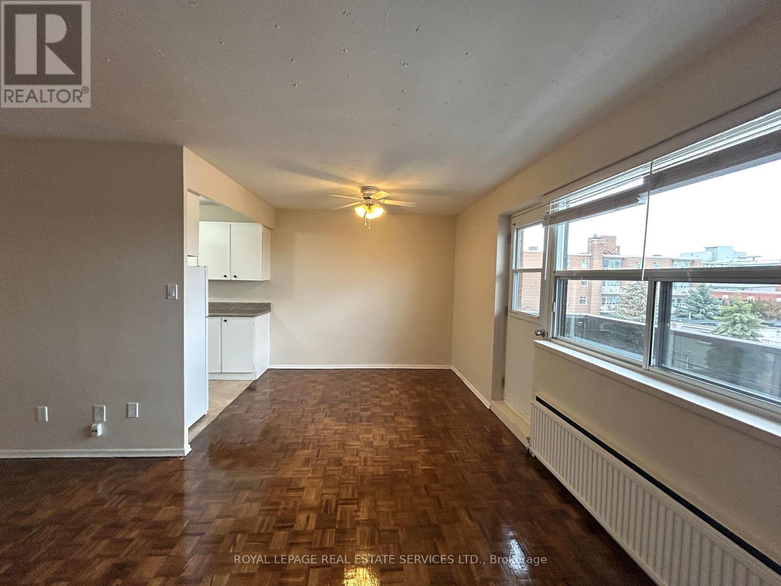 401 - 7 Helene Street N, Mississauga, Ontario  L5G 3B3 - Photo 4 - W12913914