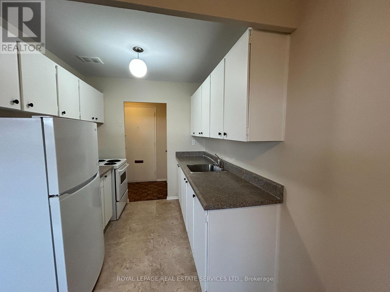 401 - 7 Helene Street N, Mississauga, Ontario  L5G 3B3 - Photo 6 - W12913914