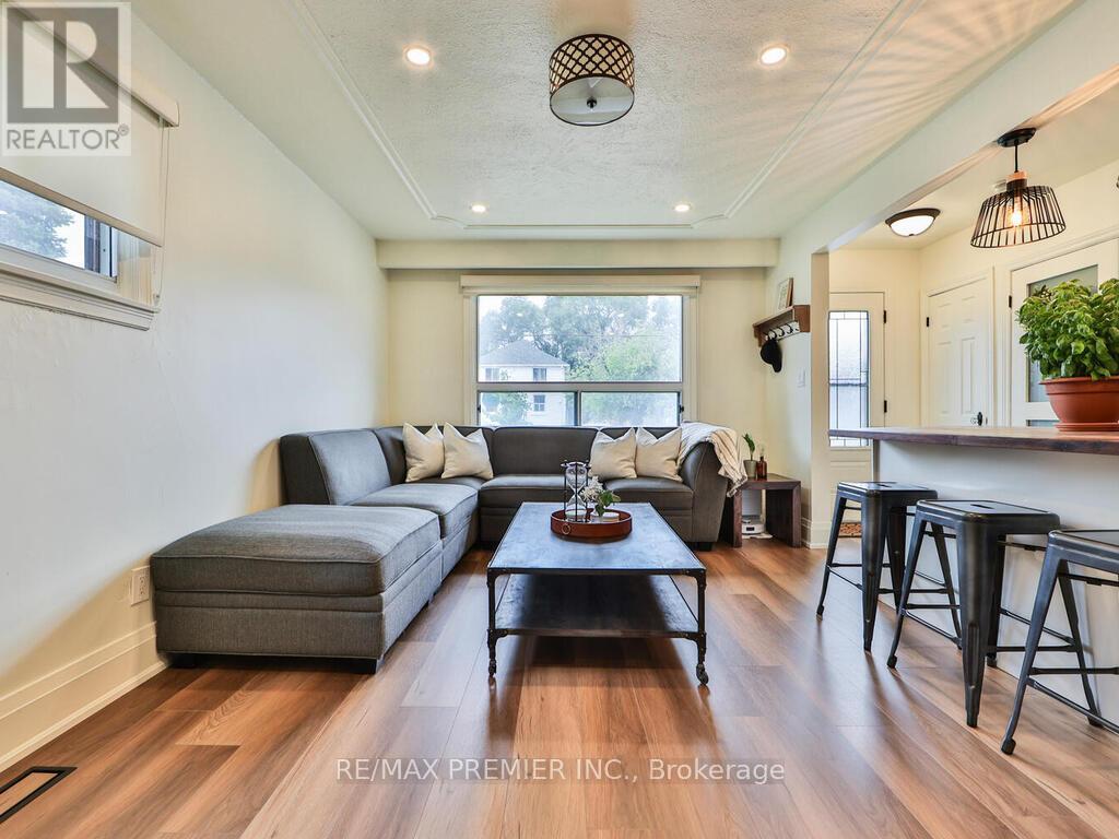 1223 Glencairn Avenue, Toronto, Ontario  M6B 2B6 - Photo 11 - W12913920