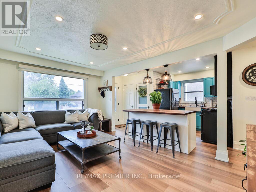 1223 Glencairn Avenue, Toronto, Ontario  M6B 2B6 - Photo 12 - W12913920