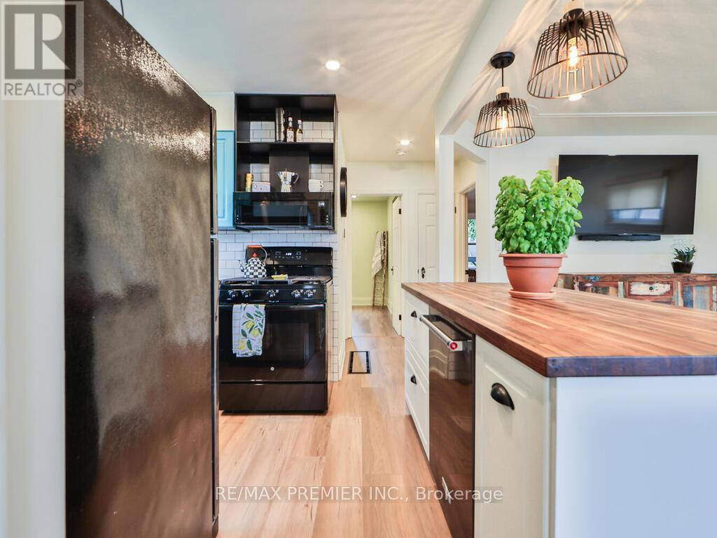 1223 Glencairn Avenue, Toronto, Ontario  M6B 2B6 - Photo 20 - W12913920