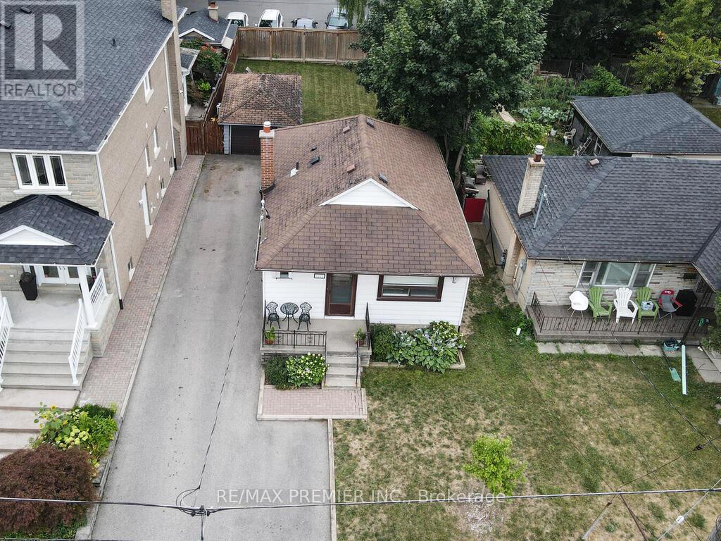 1223 Glencairn Avenue, Toronto, Ontario  M6B 2B6 - Photo 3 - W12913920