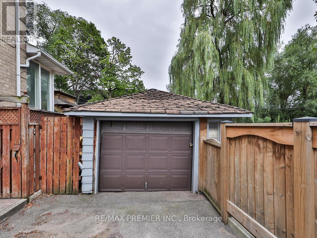 1223 Glencairn Avenue, Toronto, Ontario  M6B 2B6 - Photo 36 - W12913920