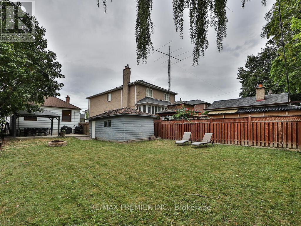 1223 Glencairn Avenue, Toronto, Ontario  M6B 2B6 - Photo 38 - W12913920