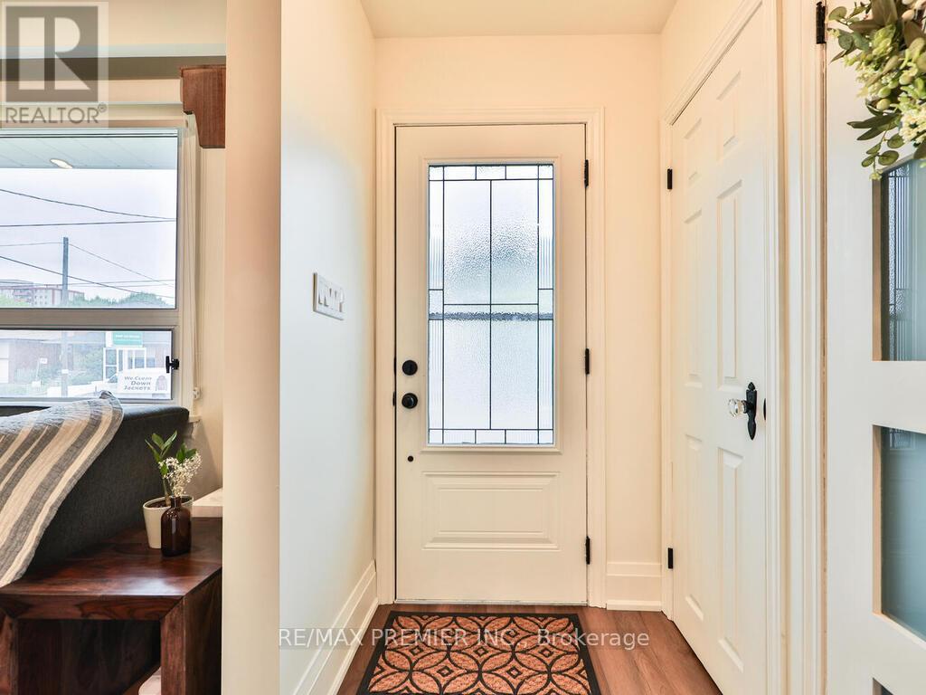 1223 Glencairn Avenue, Toronto, Ontario  M6B 2B6 - Photo 9 - W12913920