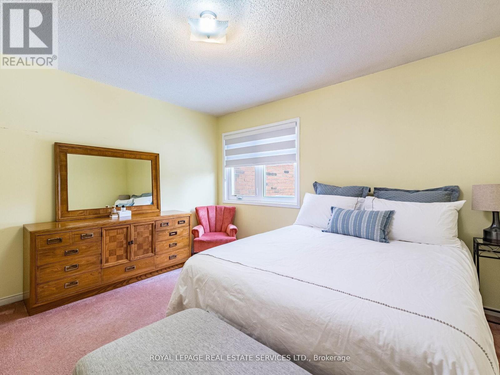 31 Berkindale Court, Brampton (Fletcher's Creek South), Ontario  L6Y 5G1 - Photo 18 - W12913980