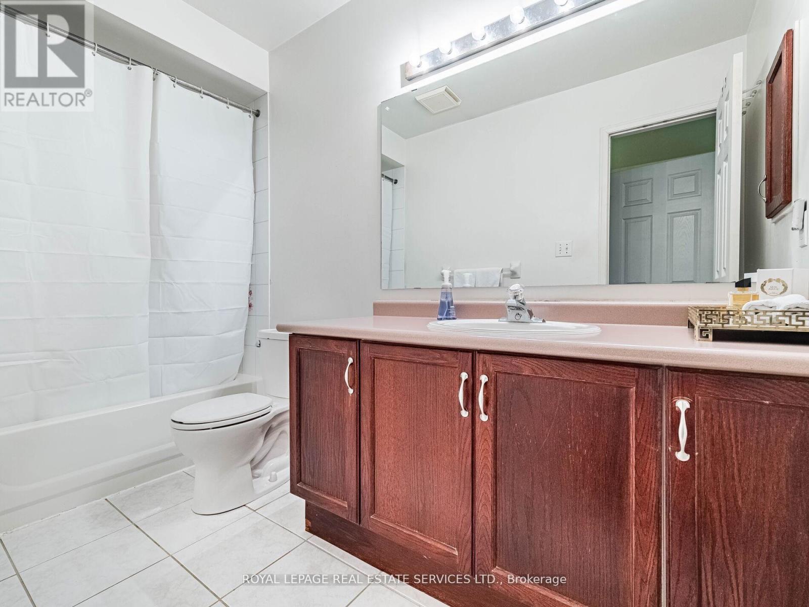 31 Berkindale Court, Brampton (Fletcher's Creek South), Ontario  L6Y 5G1 - Photo 20 - W12913980