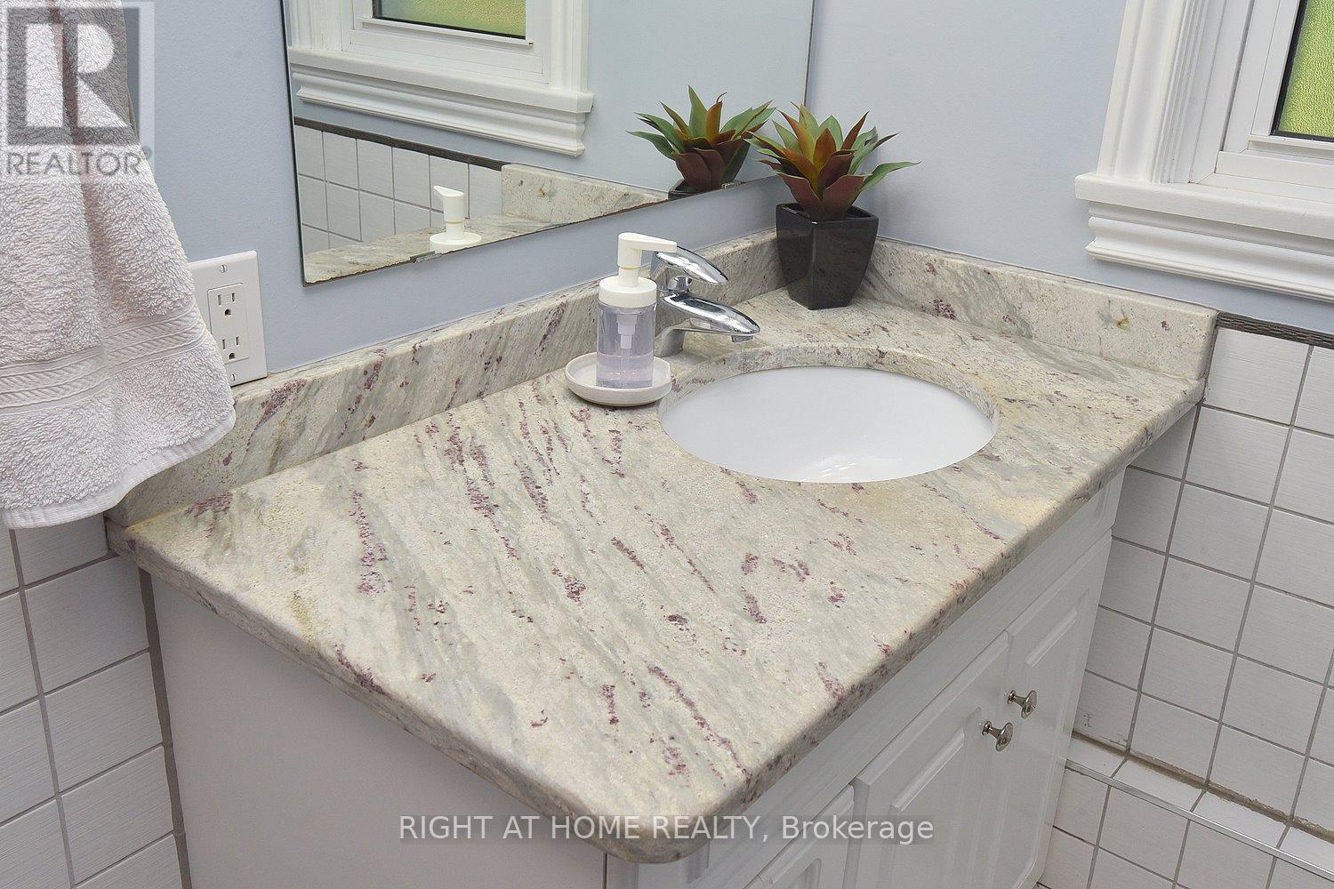 2030 Governors Road, Hamilton, Ontario  L0R 1J0 - Photo 29 - X12913842