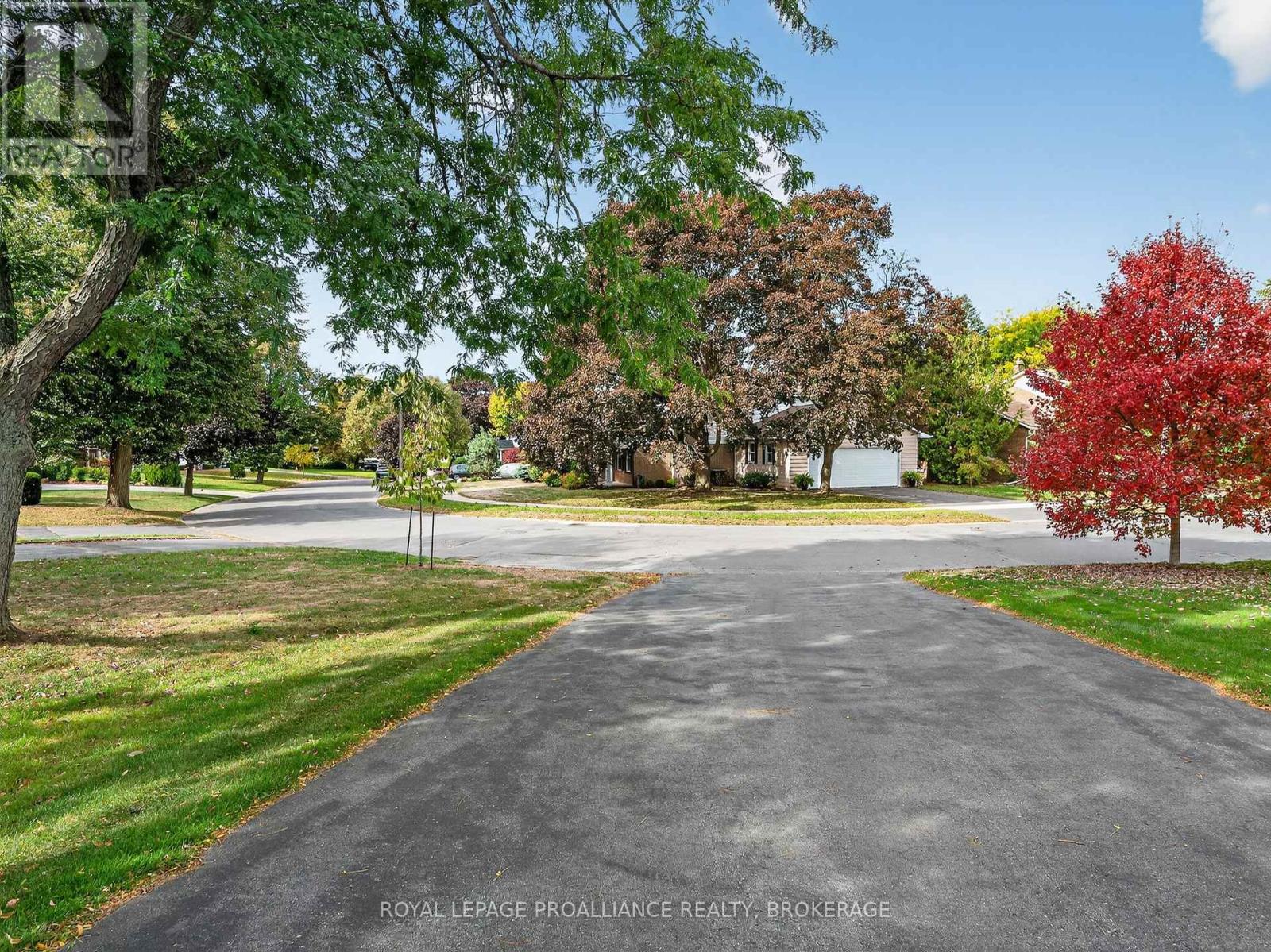 259 Fairway Hill Crescent, Kingston, Ontario  K7M 2B5 - Photo 2 - X12914026