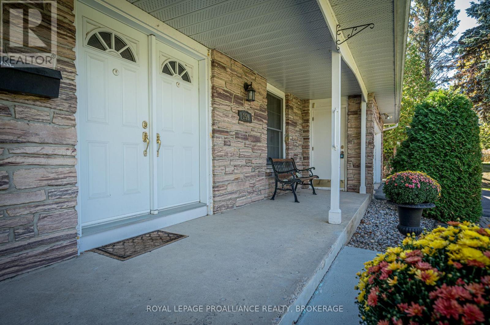 259 Fairway Hill Crescent, Kingston, Ontario  K7M 2B5 - Photo 5 - X12914026