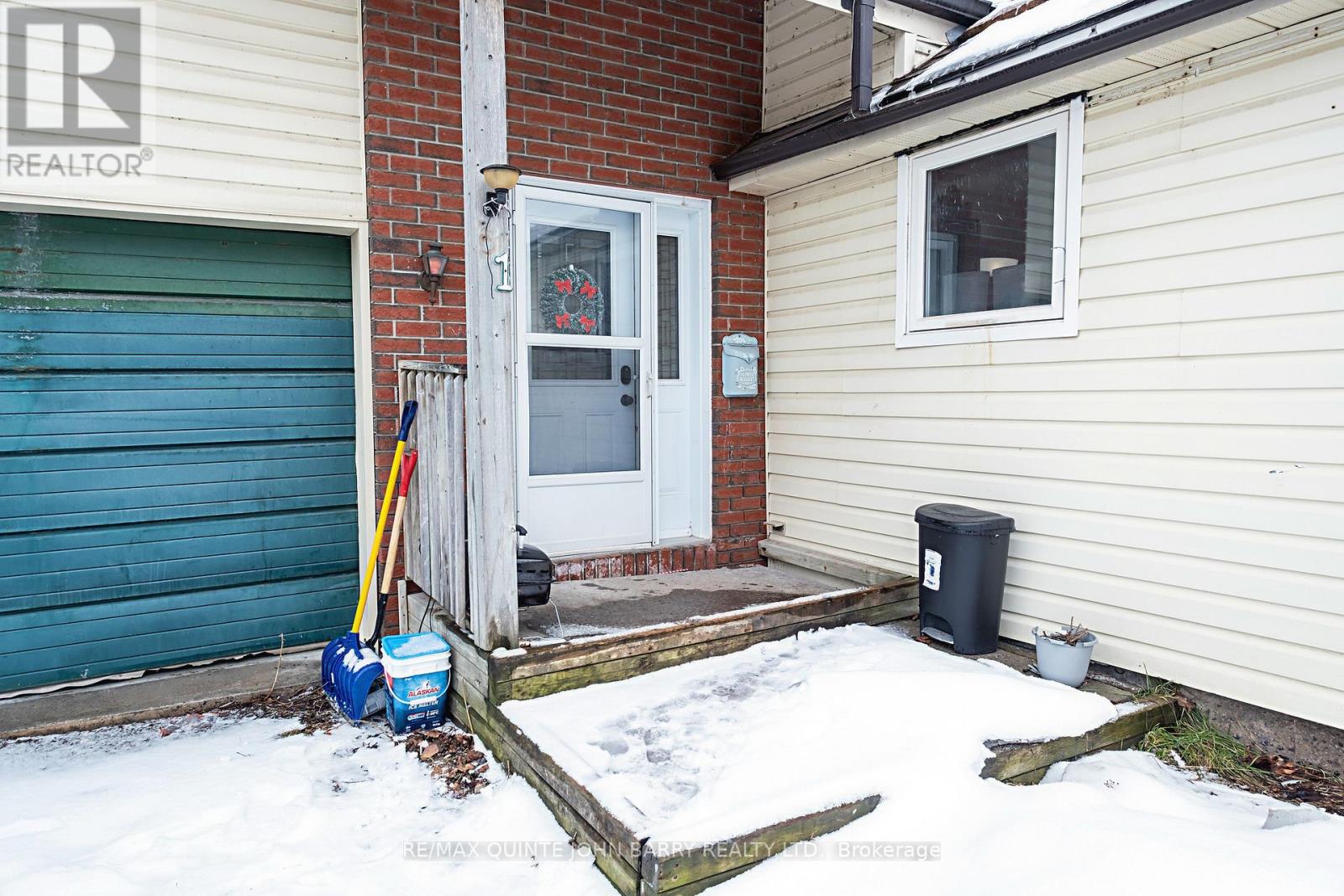 61 Kidd Avenue, Quinte West (Trenton Ward), Ontario  K8V 2C6 - Photo 4 - X12914032