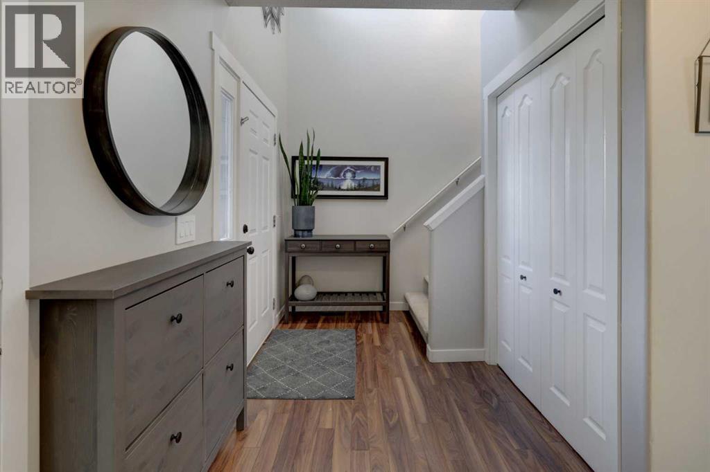 124 Stonegate Close Nw, Airdrie, Alberta  T4B 2V2 - Photo 3 - A2293005