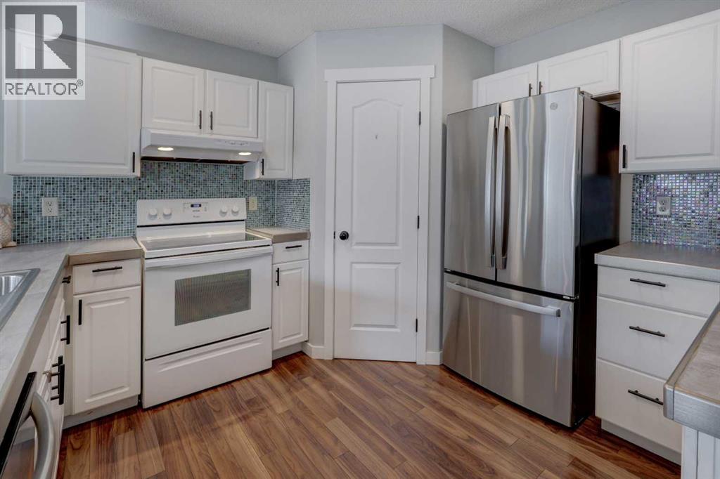 124 Stonegate Close Nw, Airdrie, Alberta  T4B 2V2 - Photo 5 - A2293005