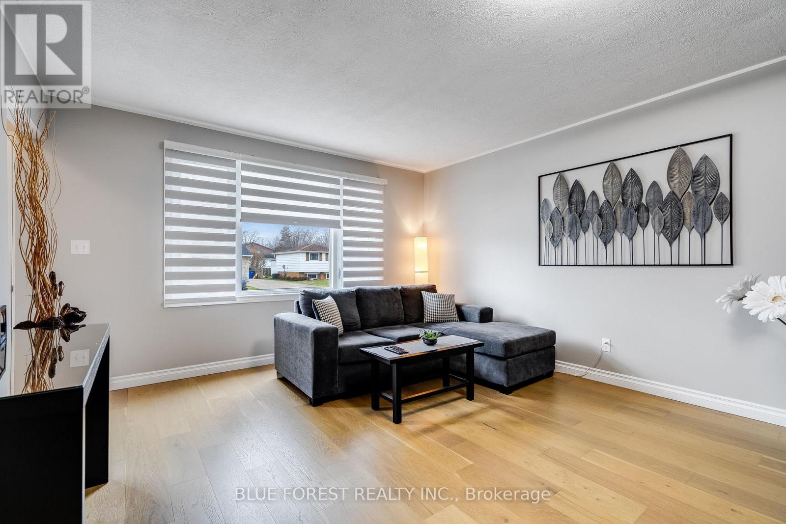 63 Peirone Crescent, Chatham-Kent, Ontario  N7L 4B7 - Photo 5 - X12914216