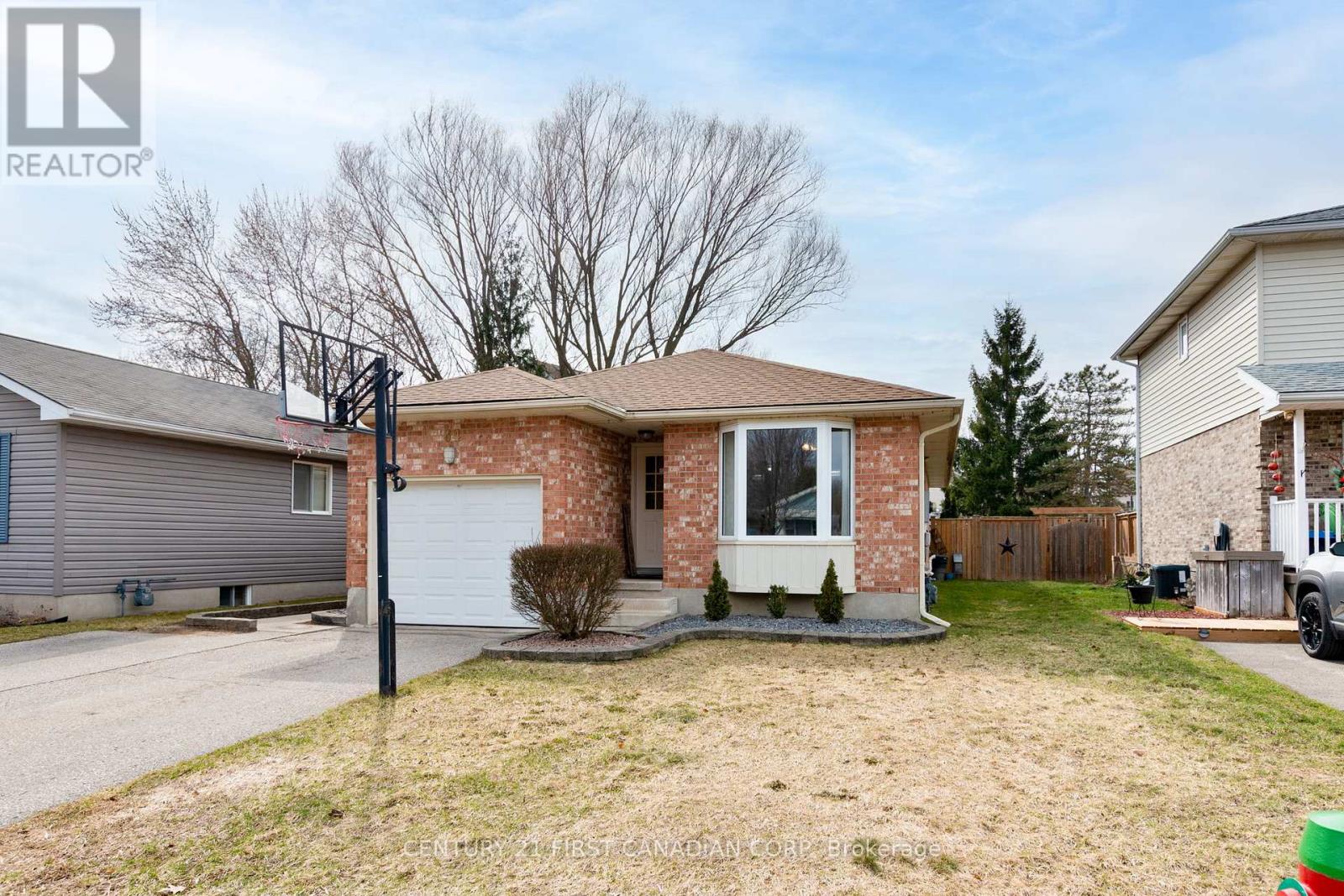 64 Melanie Drive, Aylmer, Ontario  N5H 3G5 - Photo 2 - X12914366