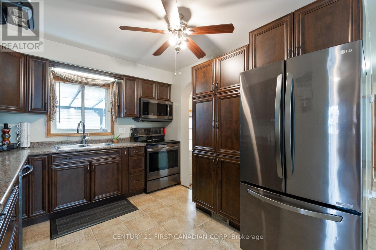 64 Melanie Drive, Aylmer, Ontario  N5H 3G5 - Photo 9 - X12914366