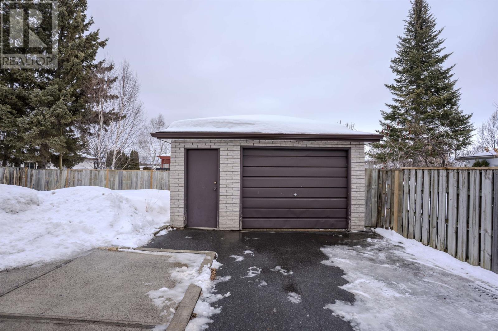 232 Downing St, Thunder Bay, Ontario  P7A 7Z4 - Photo 2 - TB2600514