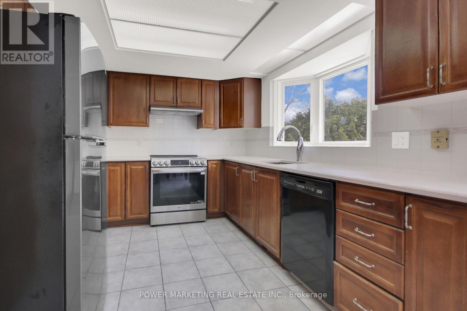 29 Taj Court, Ottawa, Ontario  K1G 5K7 - Photo 17 - X12914334