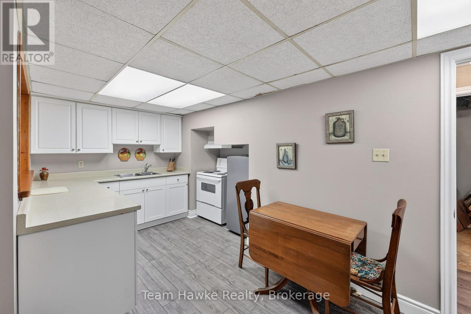 575 Simcoe Avenue, Tay (Port Mcnicoll), Ontario  L0K 1R0 - Photo 23 - S12913916