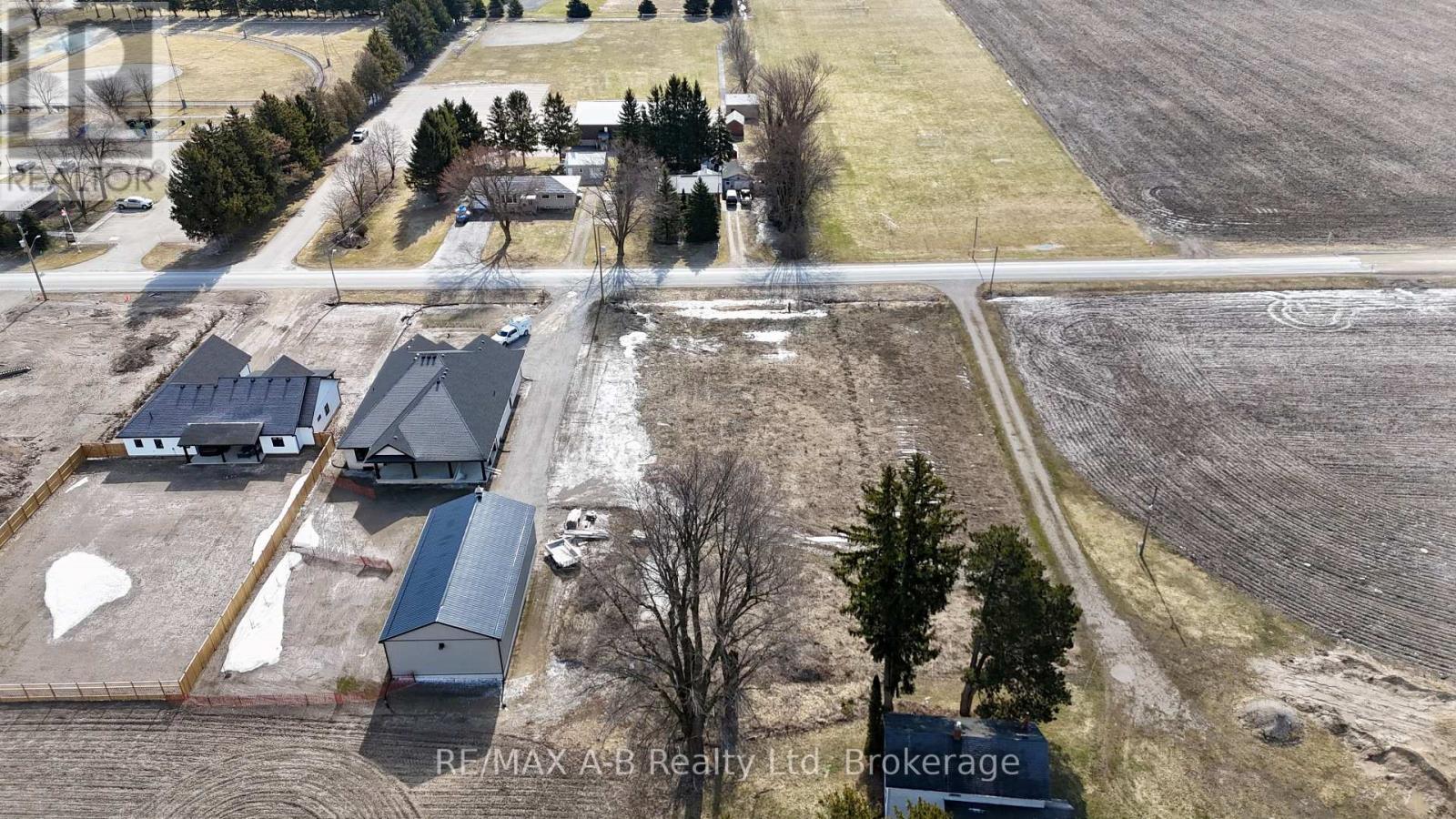 3180 Rd 122, Perth South, Ontario  N0K 1V0 - Photo 5 - X12101423