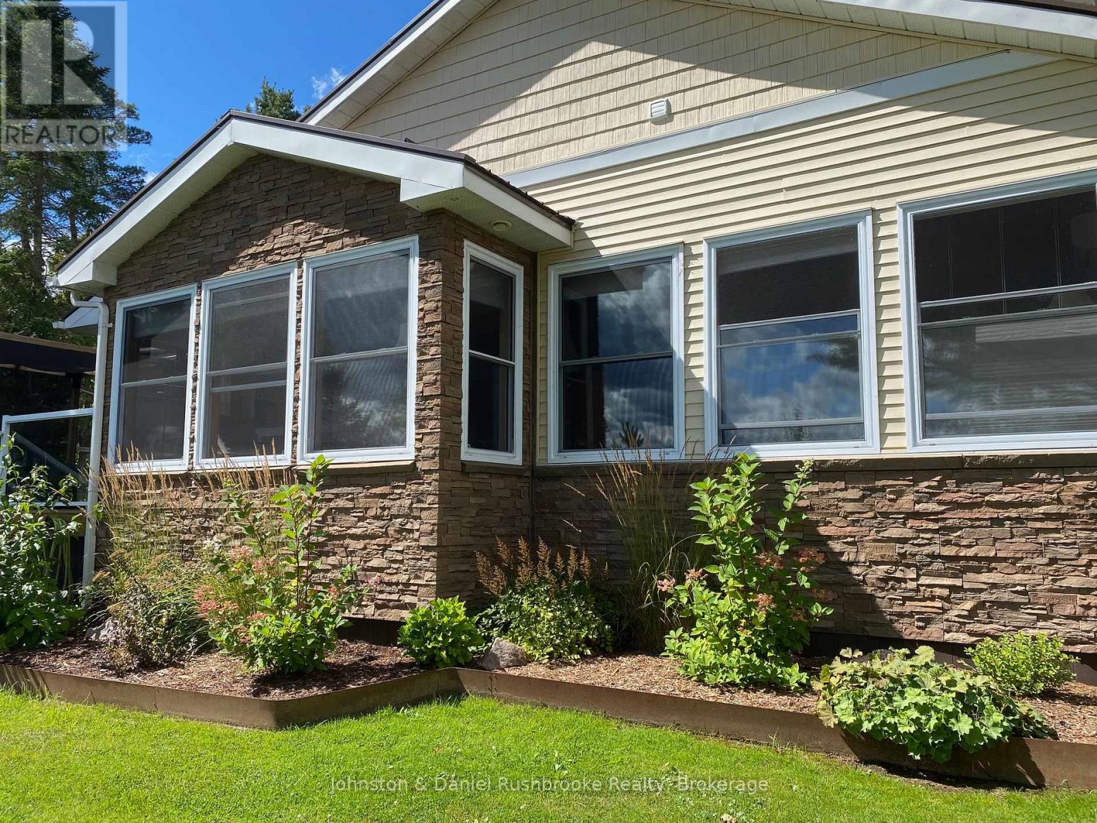 1075 Sandwood Drive, Muskoka Lakes, Ontario  P0B 1M0 - Photo 33 - X12904798