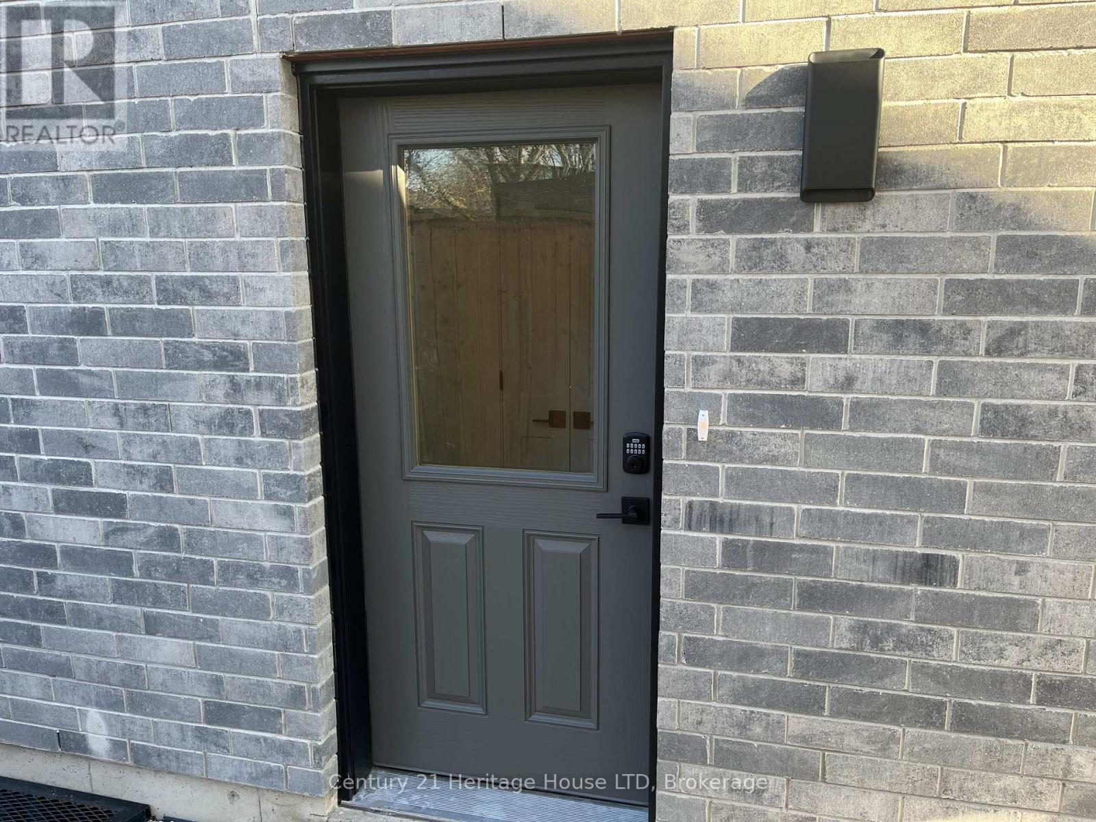 24a Valley Road, St. Catharines, Ontario  L2S 1Y6 - Photo 3 - X12914002