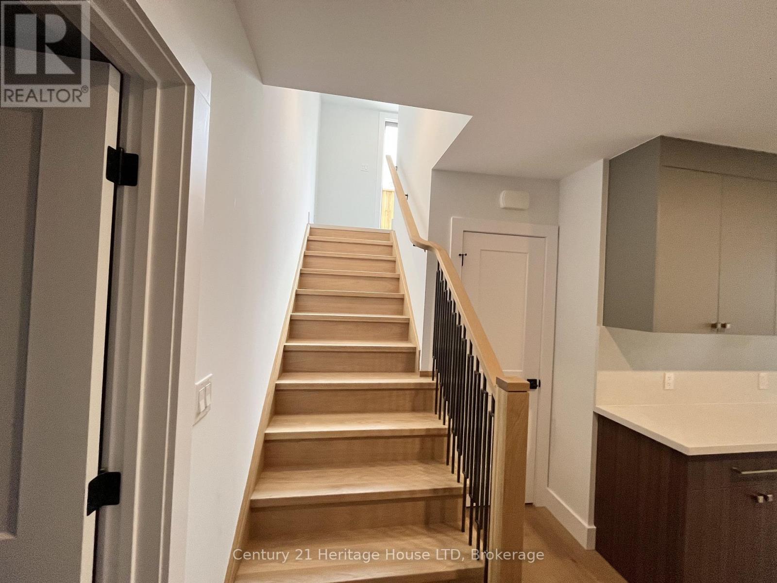 24a Valley Road, St. Catharines, Ontario  L2S 1Y6 - Photo 4 - X12914002