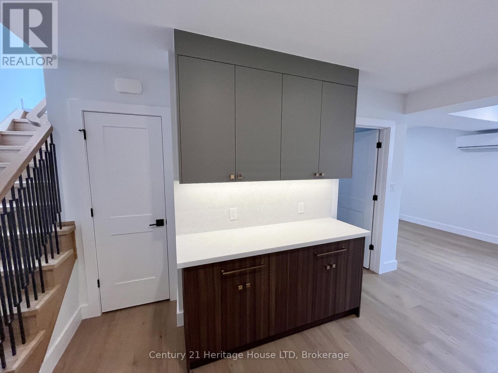 24a Valley Road, St. Catharines, Ontario  L2S 1Y6 - Photo 5 - X12914002