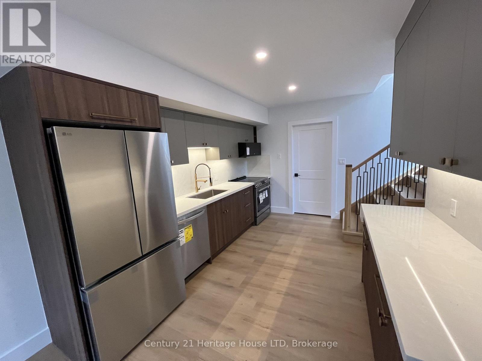 24a Valley Road, St. Catharines, Ontario  L2S 1Y6 - Photo 6 - X12914002