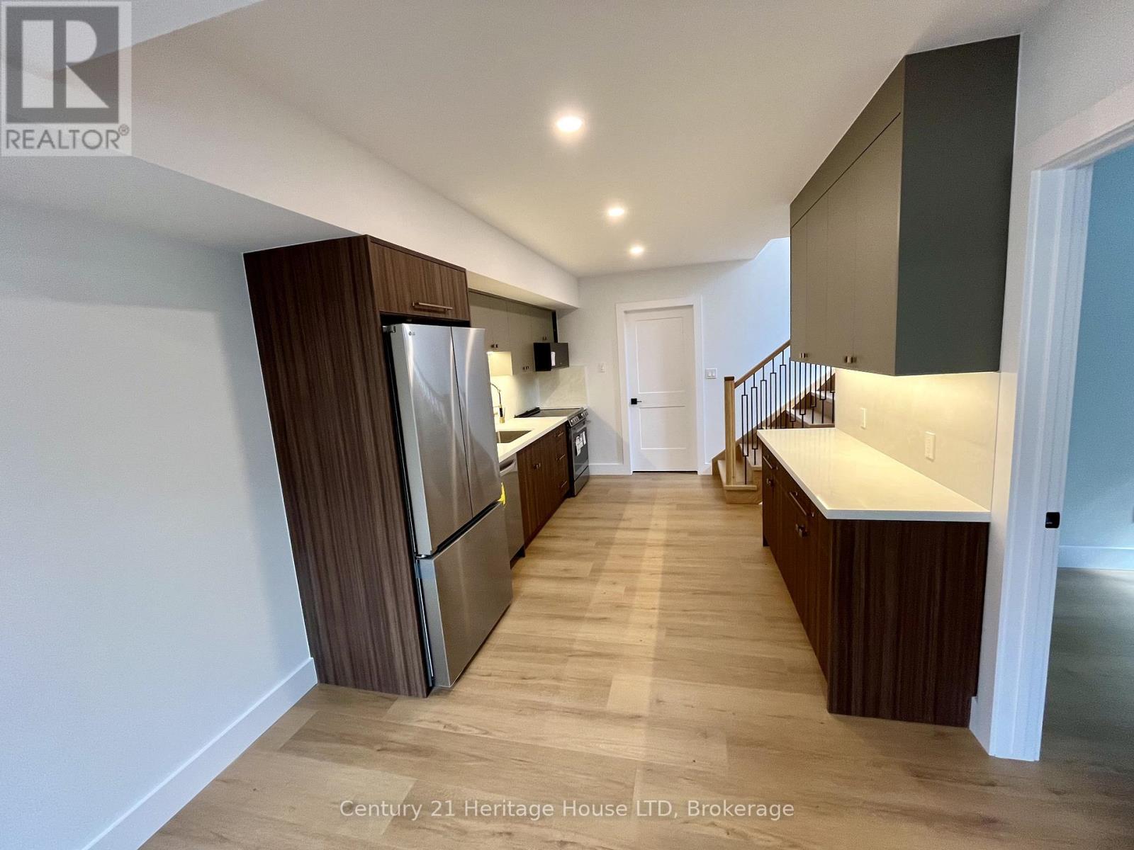 24a Valley Road, St. Catharines, Ontario  L2S 1Y6 - Photo 7 - X12914002